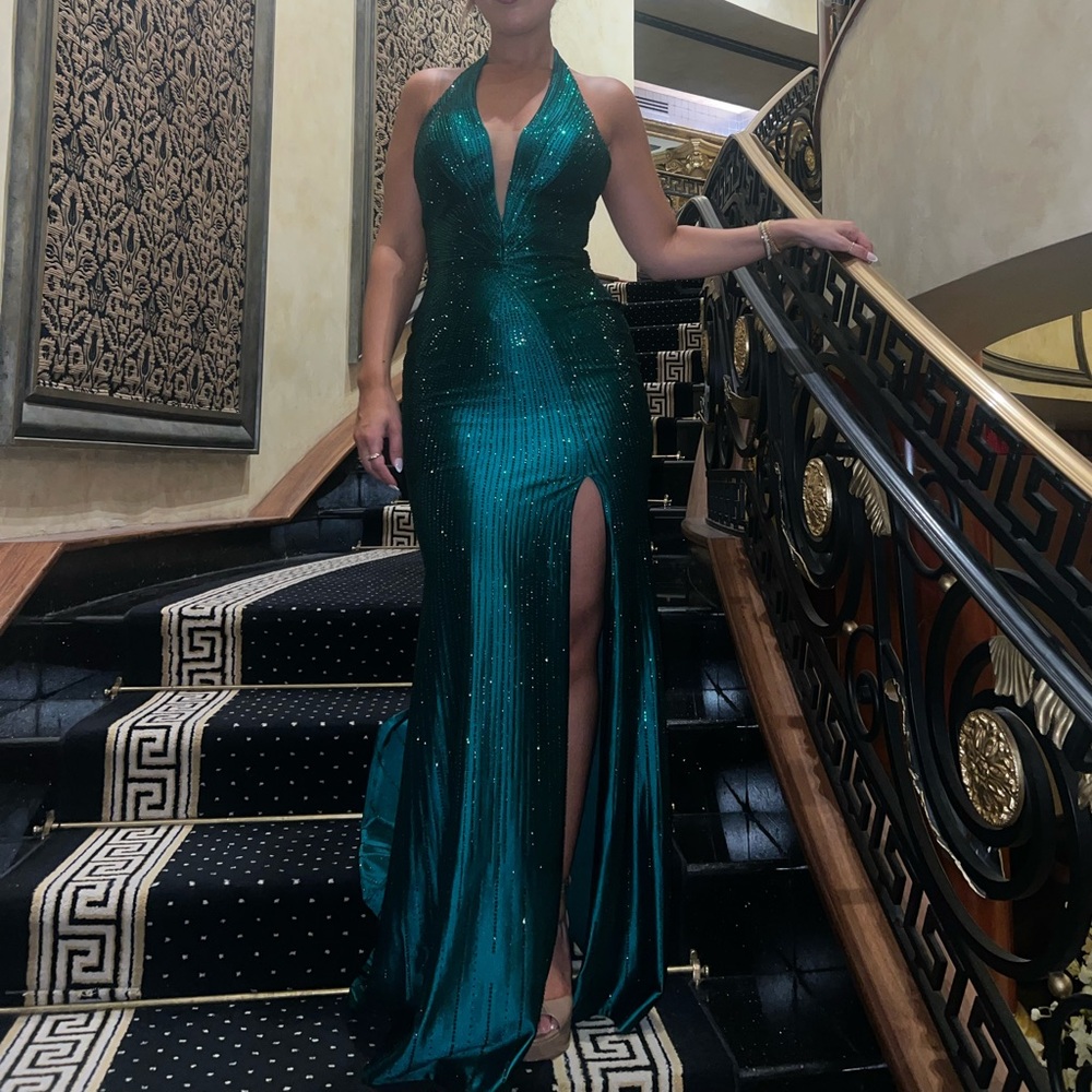 Elegant Emerald Green Evening Gown